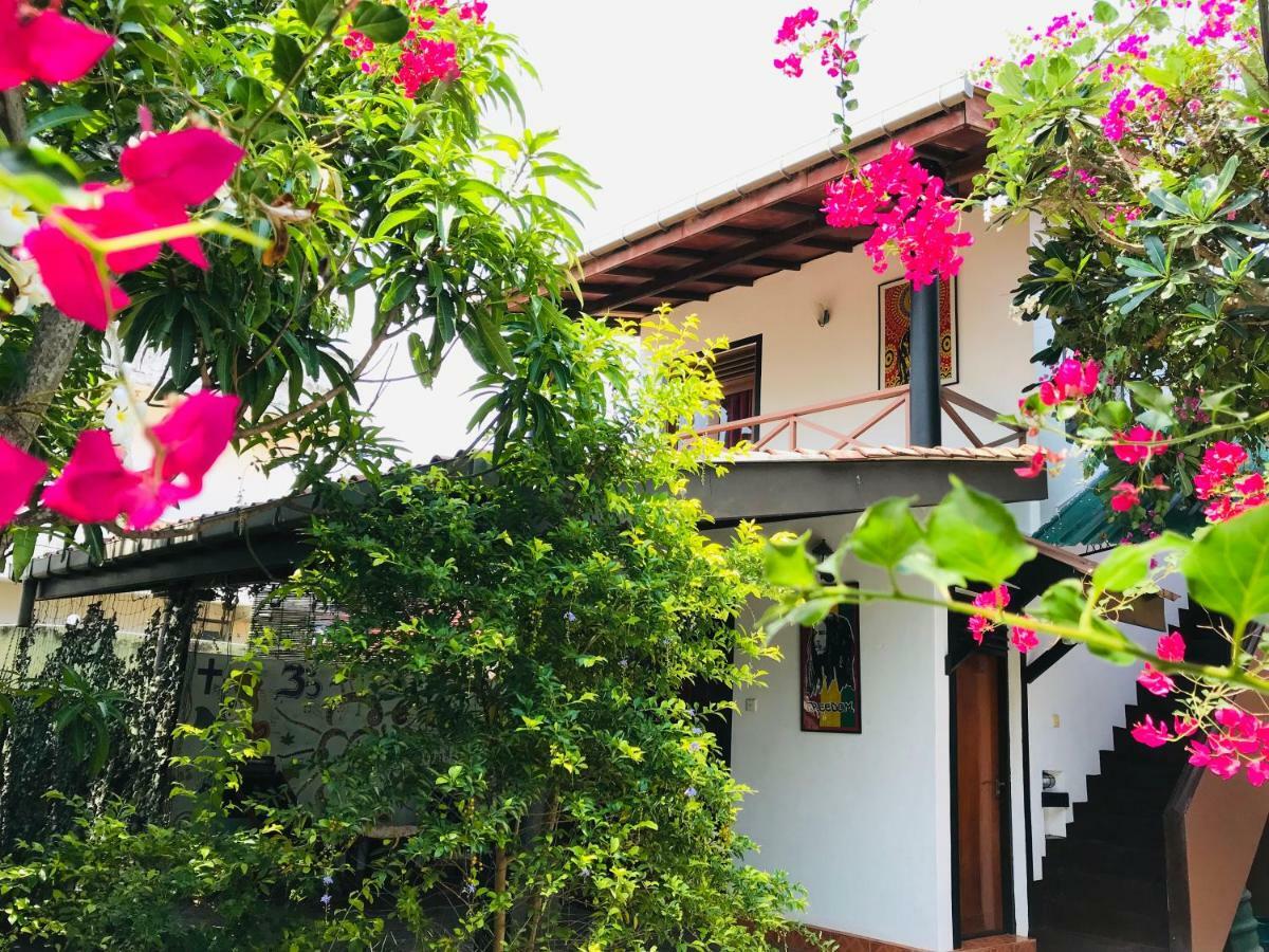Sri Beach Bungalows And Villa 马拉维拉 外观 照片